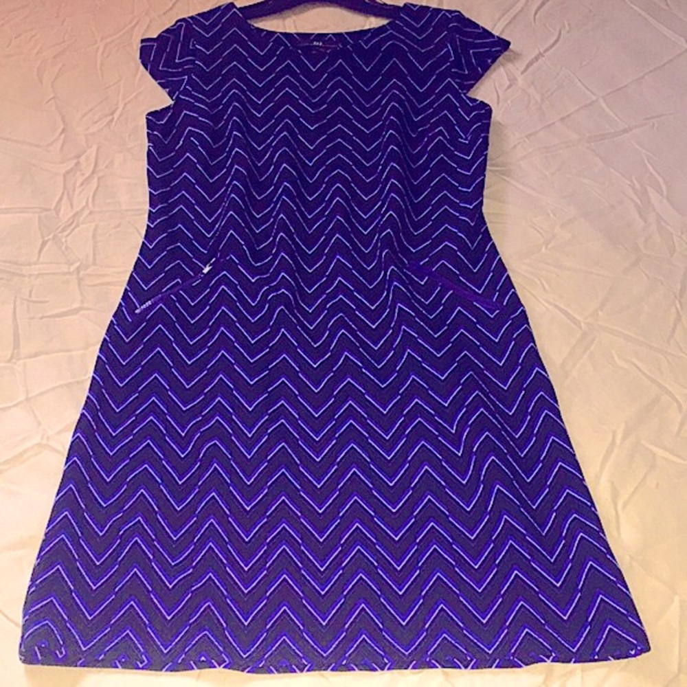 NWOT R&K midi dress Size Med Blue chevron print